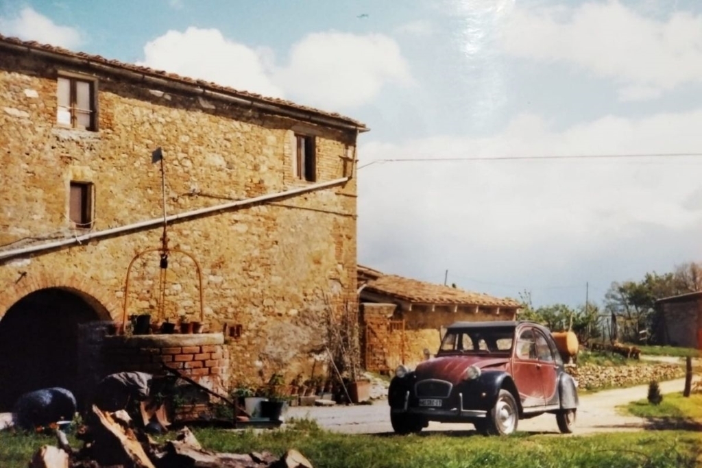 Deux Chevaux Car in Tuscany Italy
